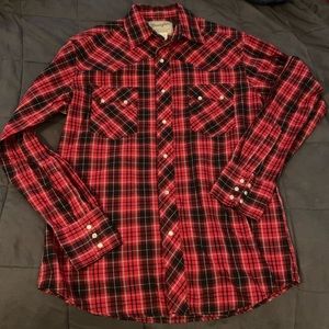 Womens size Medium Wrangler snap shirt